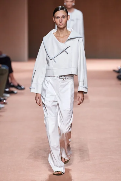 Look 44